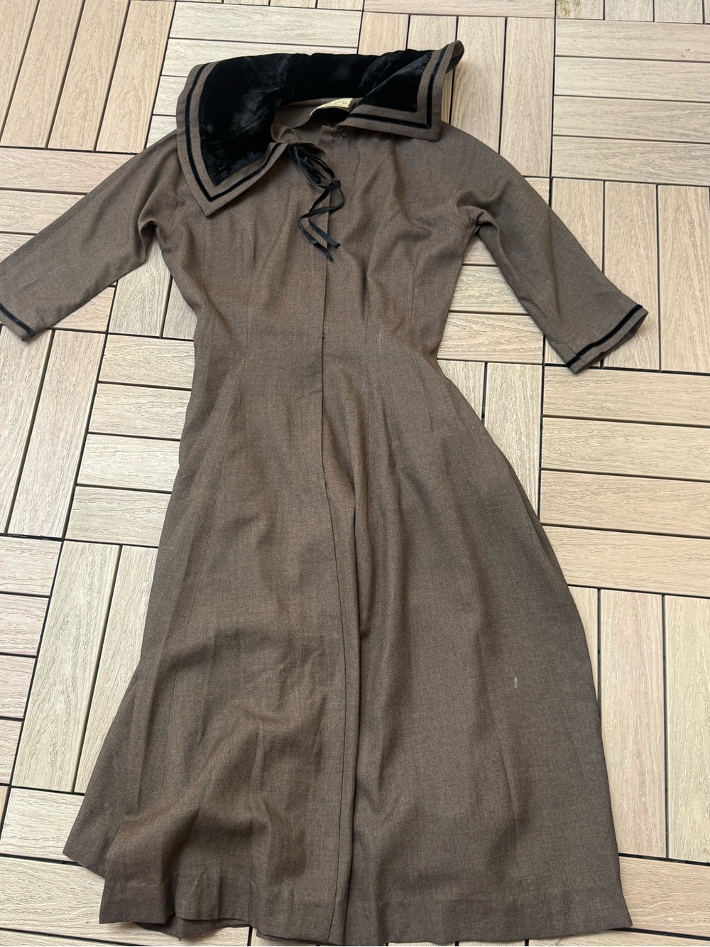 1950 Re Go fashion Brown with black velvet neckline a line dress - Picture 12 of 13